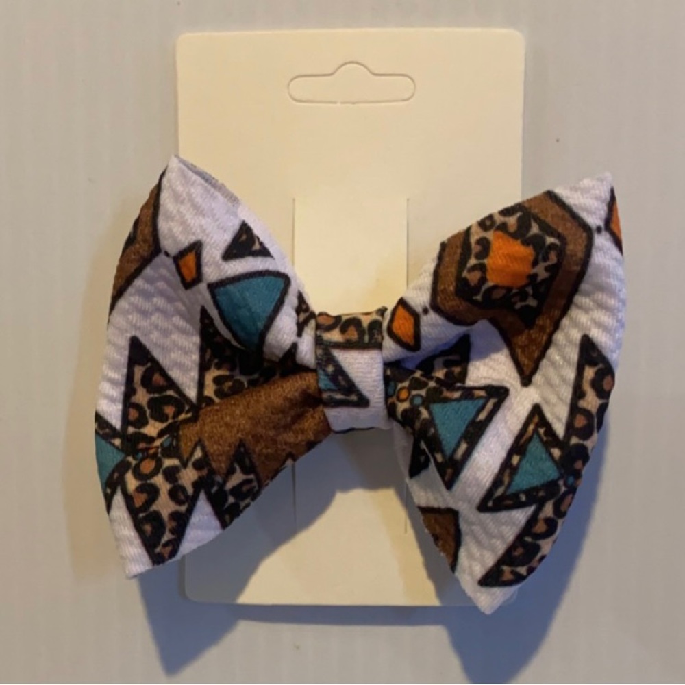 Clip on bows